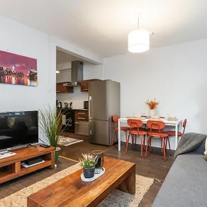 Lovely 2-bed In The Heart Of Appartement